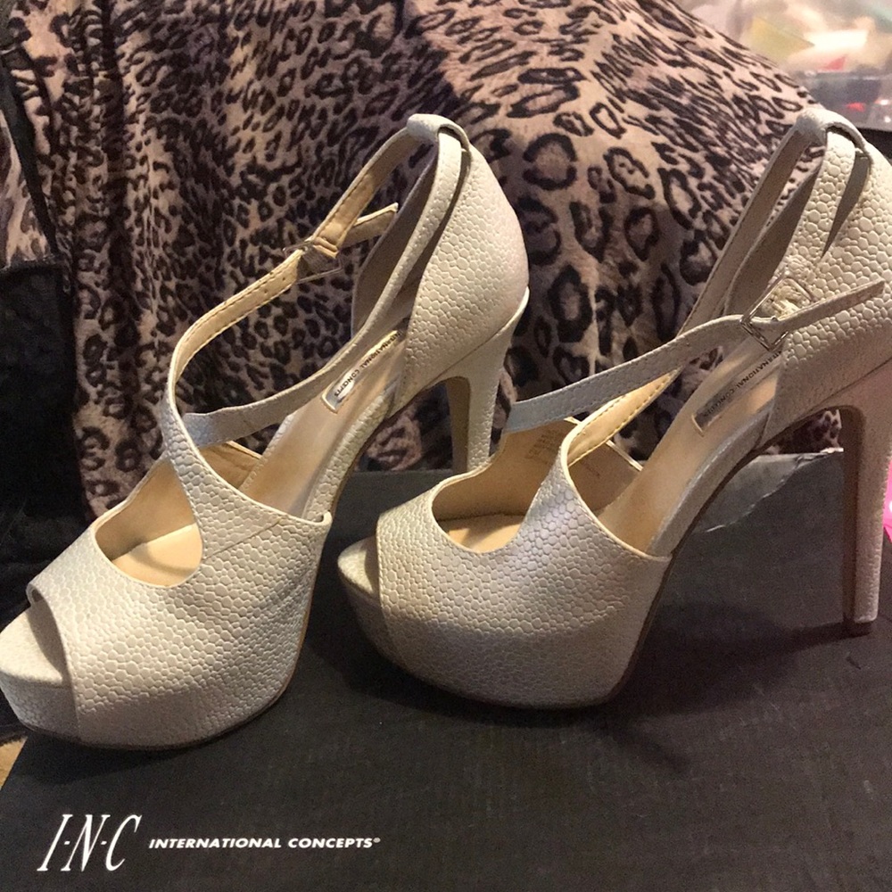 Size 6M - Picture 6 of 6